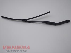 Gebruikte Ruitenwisserarm voor Mercedes ML III (166) 3.0 ML-350 BlueTEC V6 24V 4-Matic Prijs € 24,99 Margeregeling aangeboden door Venema Autoparts