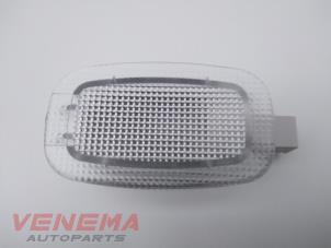 Gebruikte Binnenverlichting voor Mercedes ML III (166) 3.0 ML-350 BlueTEC V6 24V 4-Matic Prijs € 9,99 Margeregeling aangeboden door Venema Autoparts