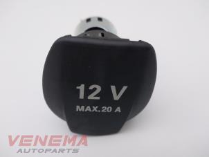 Gebruikte 12 Volt aansluiting Mercedes ML III (166) 3.0 ML-350 BlueTEC V6 24V 4-Matic Prijs € 9,99 Margeregeling aangeboden door Venema Autoparts