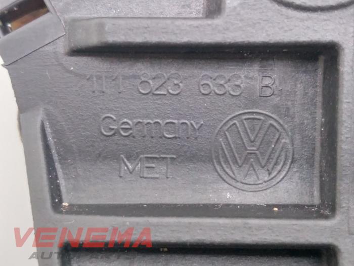 Motorkap hendel van een Volkswagen Caddy IV 2.0 TDI 102 2020