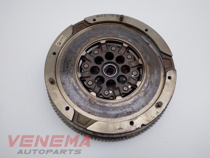 Gebruikte Vliegwiel dubbele massa BMW 1 serie (F20) 118i 1.5 TwinPower 12V Prijs € 249,99 Margeregeling aangeboden door Venema Autoparts
