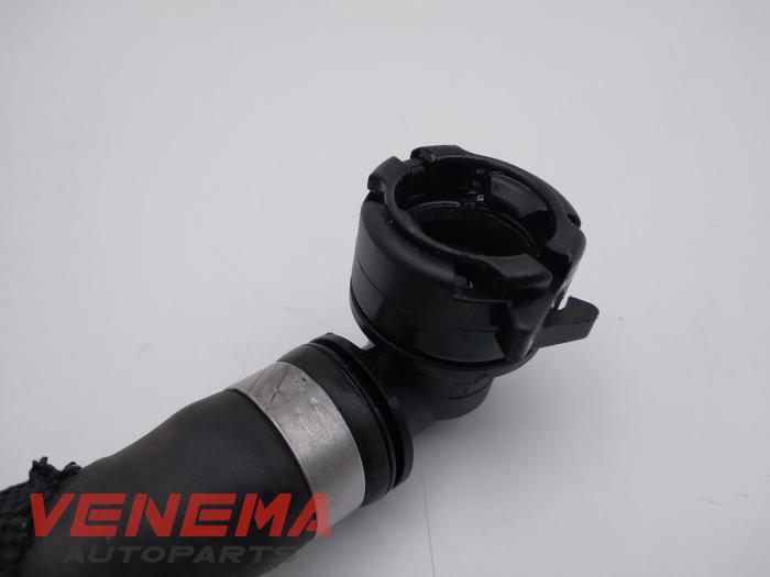 Radiateurslang van een Mercedes-Benz A (177.0) 1.5 A-180d 2019