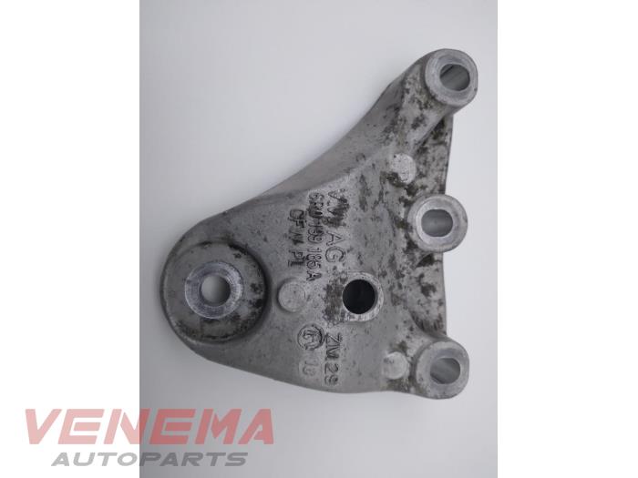 Gebruikte Motorsteun Skoda Fabia III (NJ3) 1.0 12V Prijs € 14,99 Margeregeling aangeboden door Venema Autoparts