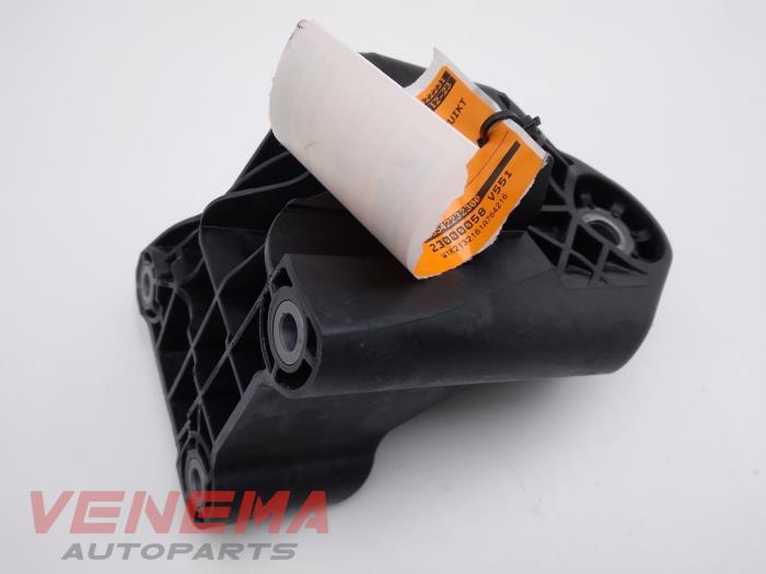 Motorsteun van een Mercedes-Benz E Estate (S213) E-300de 2.0 Turbo 16V 2020