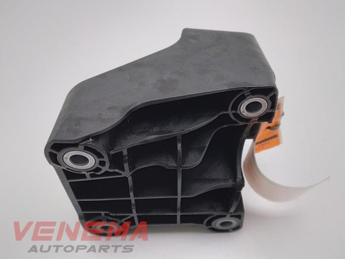 Motorsteun van een Mercedes-Benz E Estate (S213) E-300de 2.0 Turbo 16V 2020