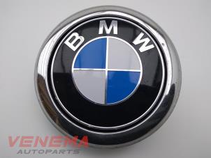 Gebruikte Achterklep Handgreep BMW 1 serie (F20) 116d 2.0 16V Prijs € 29,99 Margeregeling aangeboden door Venema Autoparts