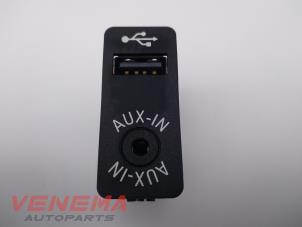 Gebruikte AUX/USB aansluiting BMW 1 serie (F20) 116d 2.0 16V Prijs € 14,99 Margeregeling aangeboden door Venema Autoparts