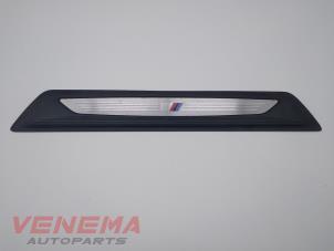 Gebruikte Sierstrip BMW 1 serie (F20) 116d 2.0 16V Prijs € 29,99 Margeregeling aangeboden door Venema Autoparts