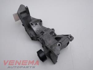 Gebruikte Dynamosteun boven Audi A4 Avant (B8) 2.0 TDI 16V Prijs € 49,99 Margeregeling aangeboden door Venema Autoparts