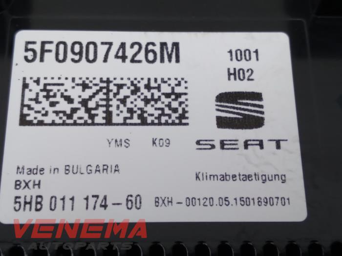 Kachel Bedieningspaneel van een Seat Leon ST (5FF) 1.6 TDI 16V 4Drive 2016