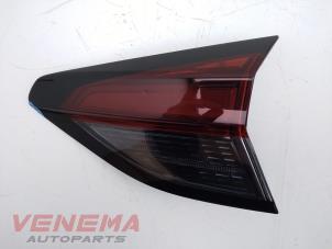 Gebruikte Achterklep reflector rechts Opel Corsa F (UB/UH/UP) 1.2 12V 130 Prijs € 29,99 Margeregeling aangeboden door Venema Autoparts