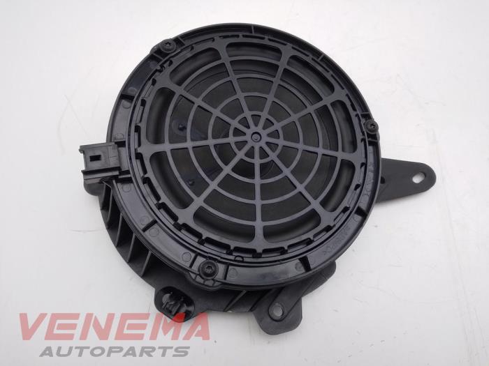 Gebruikte Luidspreker Opel Corsa F (UB/UH/UP) 1.2 12V 130 Prijs € 14,99 Margeregeling aangeboden door Venema Autoparts