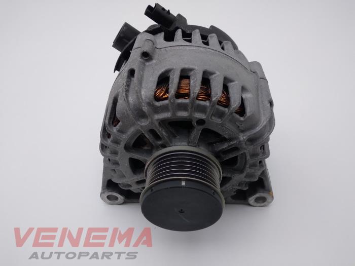 Gebruikte Dynamo Peugeot 208 II (UB/UH/UP) 1.2 Vti 12V PureTech 130 Prijs € 99,99 Margeregeling aangeboden door Venema Autoparts
