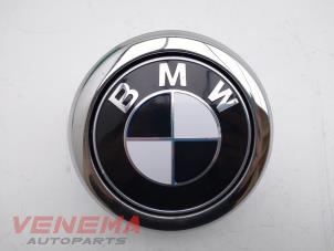 Gebruikte Achterklep Handgreep BMW 1 serie (F20) 116d 1.6 16V Efficient Dynamics Prijs € 29,99 Margeregeling aangeboden door Venema Autoparts