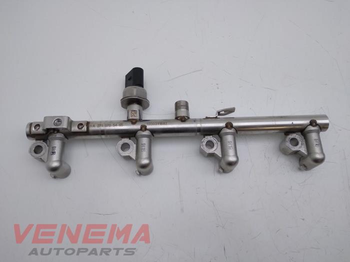 Gebruikte Injector brug Mercedes C (W204) 1.8 C-200 CGI 16V Prijs € 39,99 Margeregeling aangeboden door Venema Autoparts