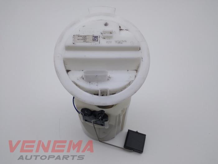 Gebruikte Tank element Pomp Mercedes C (W204) 1.8 C-200 CGI 16V Prijs € 79,99 Margeregeling aangeboden door Venema Autoparts