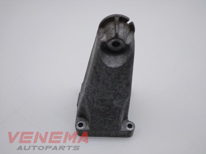 Gebruikte Motorrubber Mercedes C (W204) 1.8 C-200 CGI 16V Prijs € 24,99 Margeregeling aangeboden door Venema Autoparts