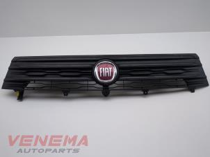 Gebruikte Grille Fiat Talento 1.6 MultiJet Biturbo 120 Prijs € 174,99 Margeregeling aangeboden door Venema Autoparts