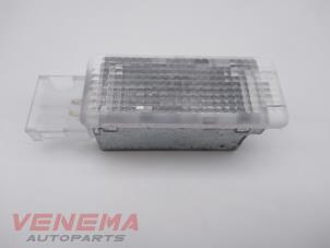 Gebruikte Instapverlichting Volkswagen Caddy Combi IV 2.0 TDI 150 Prijs € 9,99 Margeregeling aangeboden door Venema Autoparts