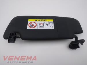 Gebruikte Zonneklep Mini Mini (F55) 1.5 12V One Prijs € 39,99 Margeregeling aangeboden door Venema Autoparts