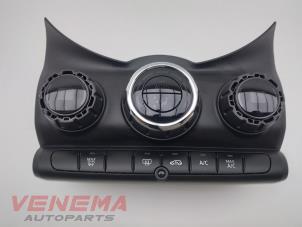 Gebruikte Chaufage Bedieningspaneel Mini Mini (F55) 1.5 12V One Prijs € 124,99 Margeregeling aangeboden door Venema Autoparts