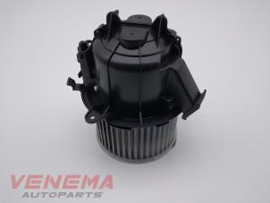 Gebruikte Chaufage Ventilatiemotor Peugeot 208 II (UB/UH/UP) 1.2 Vti 12V PureTech 100 Prijs € 74,99 Margeregeling aangeboden door Venema Autoparts