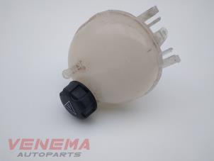 Gebruikte Expansievat Peugeot 208 II (UB/UH/UP) 1.2 Vti 12V PureTech 100 Prijs € 9,99 Margeregeling aangeboden door Venema Autoparts