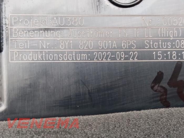 Luchtrooster Dashboard van een Audi A3 Sportback (8YA) 2.0 30 TDI 16V 2023