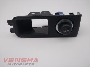 Gebruikte 12 Volt aansluiting Audi A3 Sportback (8YA) 2.0 30 TDI 16V Prijs € 19,99 Margeregeling aangeboden door Venema Autoparts