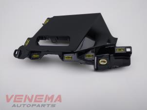 Gebruikte Dashboard sierlijst Audi A3 Sportback (8YA) 2.0 30 TDI 16V Prijs € 14,99 Margeregeling aangeboden door Venema Autoparts