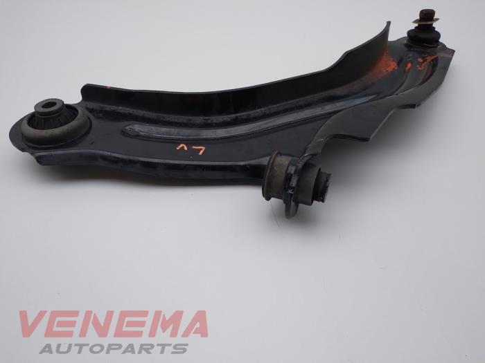 Draagarm links-voor van een Renault Clio IV Estate/Grandtour (7R) 1.5 Energy dCi 90 FAP 2014