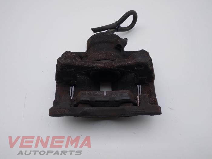 Remklauw (Tang) rechts-voor van een Renault Clio IV Estate/Grandtour (7R) 1.5 Energy dCi 90 FAP 2014