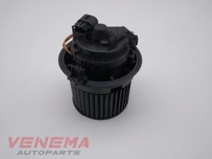 Gebruikte Aanjager Renault Clio IV Estate/Grandtour (7R) 1.5 Energy dCi 90 FAP Prijs € 14,99 Margeregeling aangeboden door Venema Autoparts