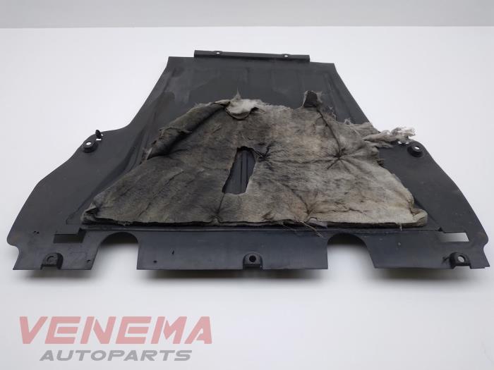 Motor Beschermplaat van een Renault Clio IV Estate/Grandtour (7R) 1.5 Energy dCi 90 FAP 2014