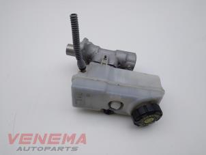 Gebruikte Hoofdremcilinder Renault Clio IV Estate/Grandtour (7R) 1.5 Energy dCi 90 FAP Prijs € 14,99 Margeregeling aangeboden door Venema Autoparts