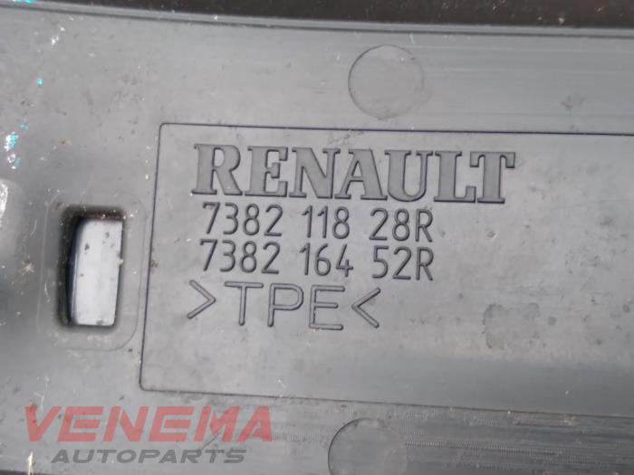 Dakrail links van een Renault Clio IV Estate/Grandtour (7R) 1.5 Energy dCi 90 FAP 2014