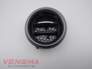 Gebruikte Luchtrooster Dashboard Renault Clio IV Estate/Grandtour (7R) 1.5 Energy dCi 90 FAP Prijs € 9,99 Margeregeling aangeboden door Venema Autoparts