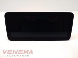 Gebruikte Display Multi Media regelunit Mercedes C (C205) C-300 2.0 Turbo 16V Prijs € 299,99 Margeregeling aangeboden door Venema Autoparts