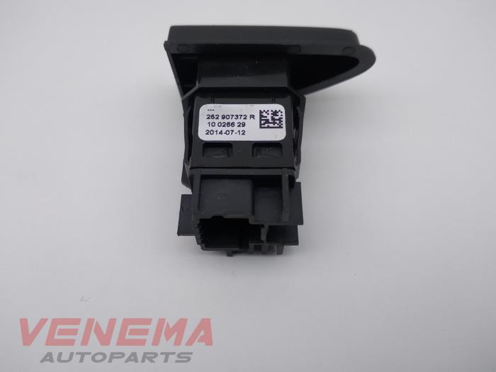 Paniekverlichtings Schakelaar van een Renault Clio IV Estate/Grandtour (7R) 1.5 Energy dCi 90 FAP 2014