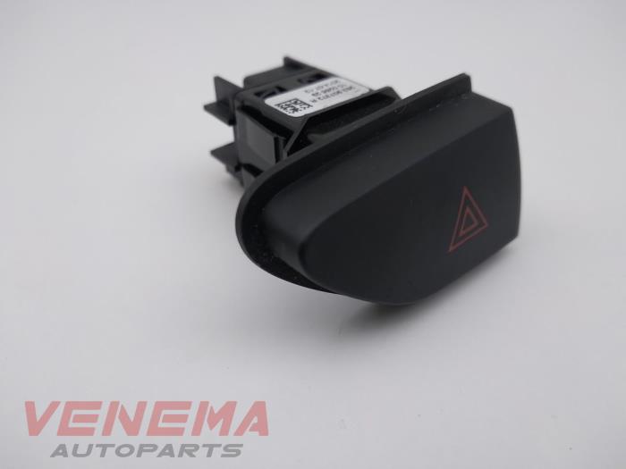 Paniekverlichtings Schakelaar van een Renault Clio IV Estate/Grandtour (7R) 1.5 Energy dCi 90 FAP 2014