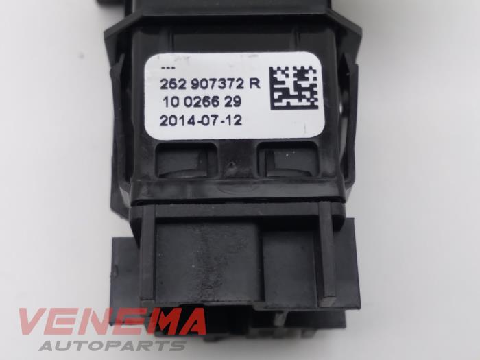 Paniekverlichtings Schakelaar van een Renault Clio IV Estate/Grandtour (7R) 1.5 Energy dCi 90 FAP 2014