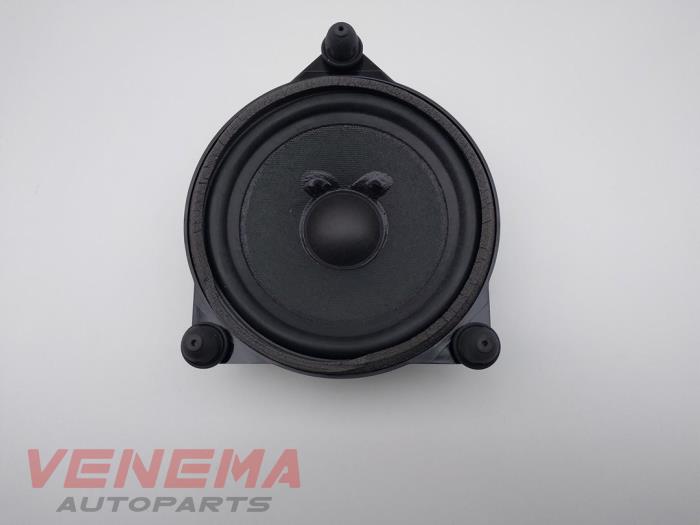 Gebruikte Luidspreker Mercedes C (C205) C-300 2.0 Turbo 16V Prijs € 29,99 Margeregeling aangeboden door Venema Autoparts