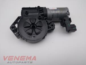 Gebruikte Schuifdak Motor Mercedes C (C205) C-300 2.0 Turbo 16V Prijs € 39,99 Margeregeling aangeboden door Venema Autoparts