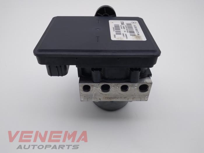 Gebruikte ABS Pomp Mercedes C (C205) C-300 2.0 Turbo 16V Prijs € 279,99 Margeregeling aangeboden door Venema Autoparts