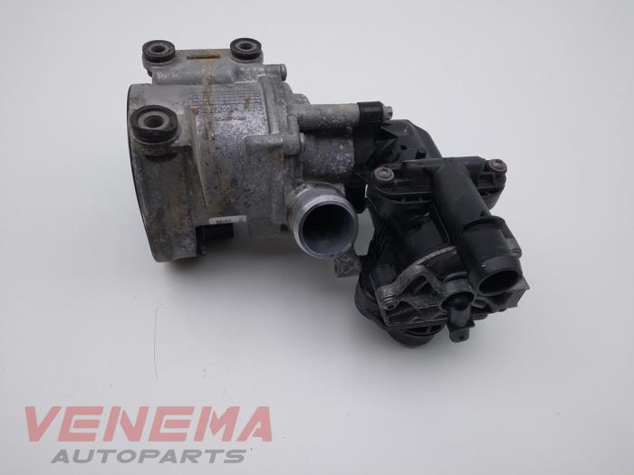 Gebruikte Waterpomp Mercedes C (C205) C-300 2.0 Turbo 16V Prijs € 149,99 Margeregeling aangeboden door Venema Autoparts