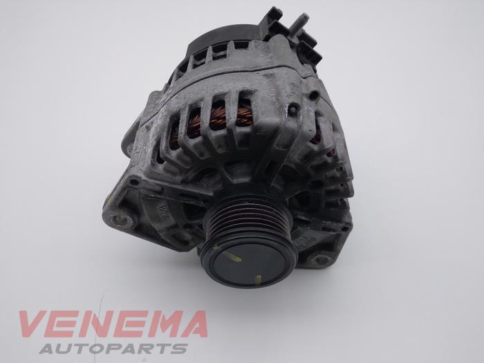 Gebruikte Dynamo Mercedes C (C205) C-300 2.0 Turbo 16V Prijs € 199,99 Margeregeling aangeboden door Venema Autoparts
