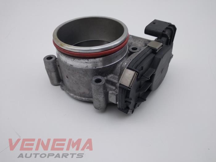 Gebruikte Gasklephuis Mercedes C (C205) C-300 2.0 Turbo 16V Prijs € 89,99 Margeregeling aangeboden door Venema Autoparts