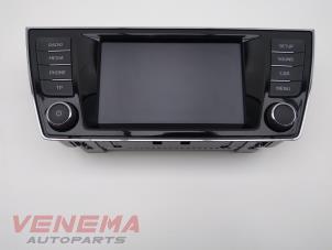 Gebruikte Display Multi Media regelunit Skoda Fabia III (NJ3) 1.2 TSI 16V Prijs € 299,99 Margeregeling aangeboden door Venema Autoparts
