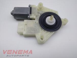 Gebruikte Motor electrisch raam Skoda Fabia III (NJ3) 1.2 TSI 16V Prijs € 34,99 Margeregeling aangeboden door Venema Autoparts