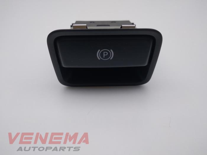 Gebruikte Handrem schakelaar Mercedes A (W176) 1.5 A-160 CDI, A-160d 16V Prijs € 9,99 Margeregeling aangeboden door Venema Autoparts